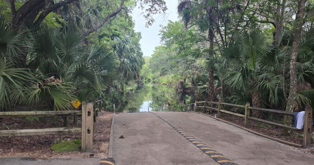 PADDLING THE RIVER SILVER SPRINGS KAYAK MAIN LAUNCH AREA