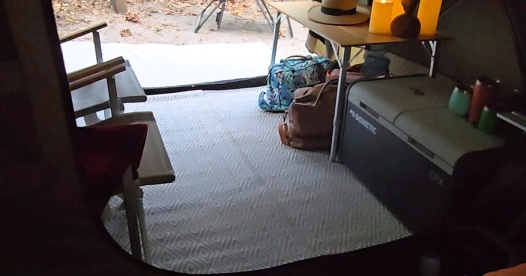 THIS IS AN IMAGE OF THE INSIDE OF THE TOP 6-PERSON INSTANT TENT