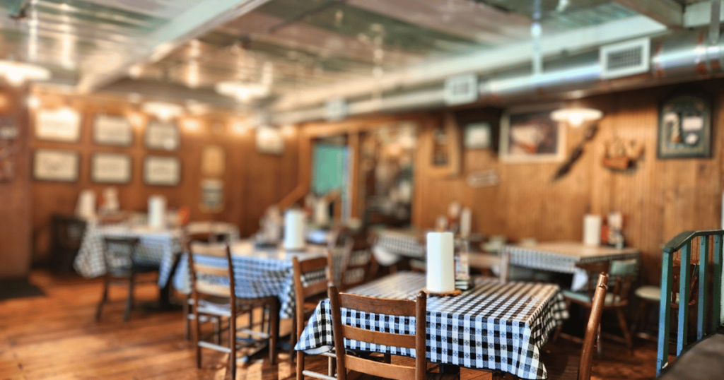 FAT WILLIE'S FISH CAMP BEST SEAFOOD DIVES IN FLORIDA INSIDE WITH TABLES AND CHECKERED TABLE CLOTHS