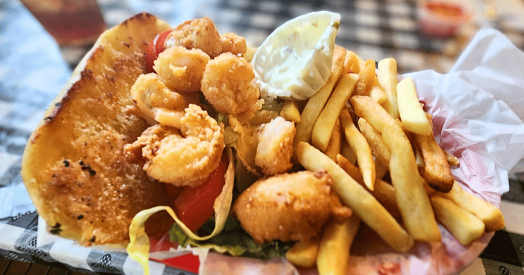 FAT WILLIE'S FISH CAMP BEST SEAFOOD DIVES IN FLORIDA SHRIMP PO'BOY PLATTER WITH FRIES
