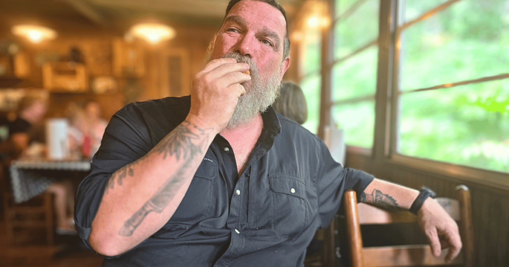 FAT WILLIE'S FISH CAMP BEST SEAFOOD DIVES IN FLORIDA MAN EATING