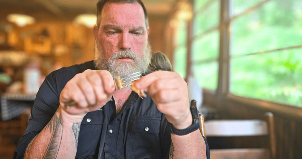 FAT WILLIE'S FISH CAMP BEST SEAFOOD DIVES IN FLORIDA MAN PEELING SHRIMP