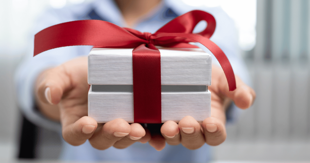 THIS IS AN IMAGE SHOWING A GIFT IN HANDS