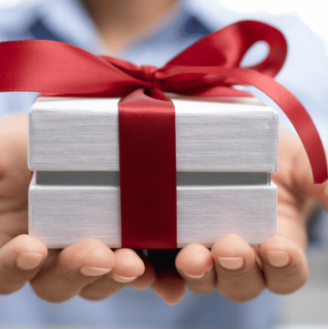 ECO-FRIENDLY CAMPING CHRIST,AS GIFTS A GIFT WITH BIG RED BOW IN HANDS