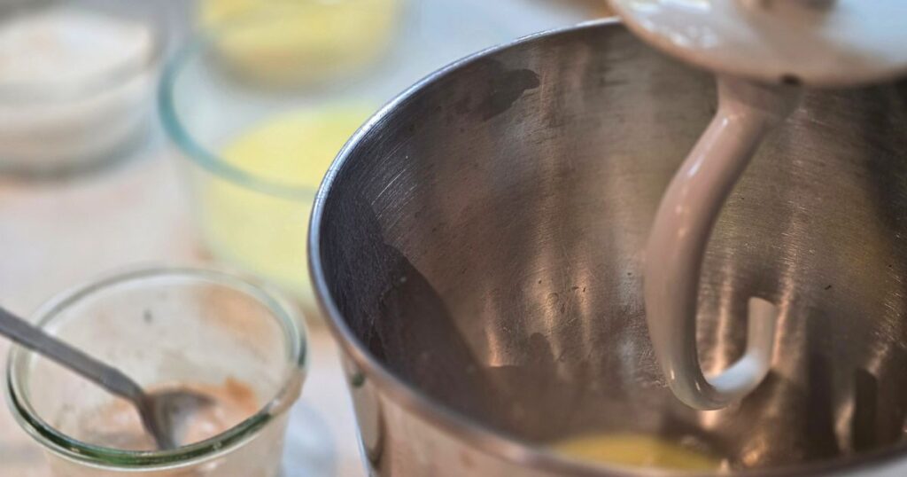 this is an image of a mixre and a bowl with a spoon