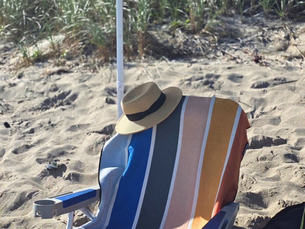 BEACH BAG ESSENTIALS CHAIR ON A BEACH