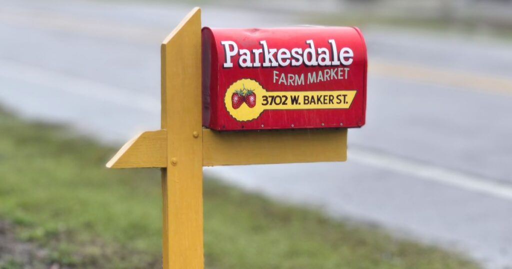 THIS IS AN IMAGE OF A RED MAILBOX THAT SAYS PARKDALE FARM MARKET