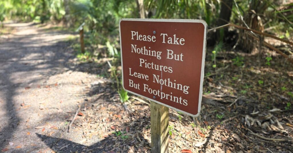 THIS IS AN IMAGE OF A SIGN ATHILLSBOROUGH RIVER STATE PARK