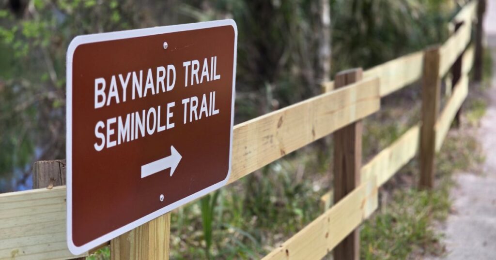 THIS IS AN IMAGE OF A TRAIL SIGN AT HILLSBOROUGH RIVER STATE PARK