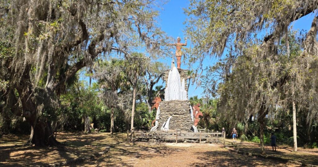 TOMOKA STATE PARK THIS IS AN IMAGE OF THE STATUE OF CHIEF TOMOKIE