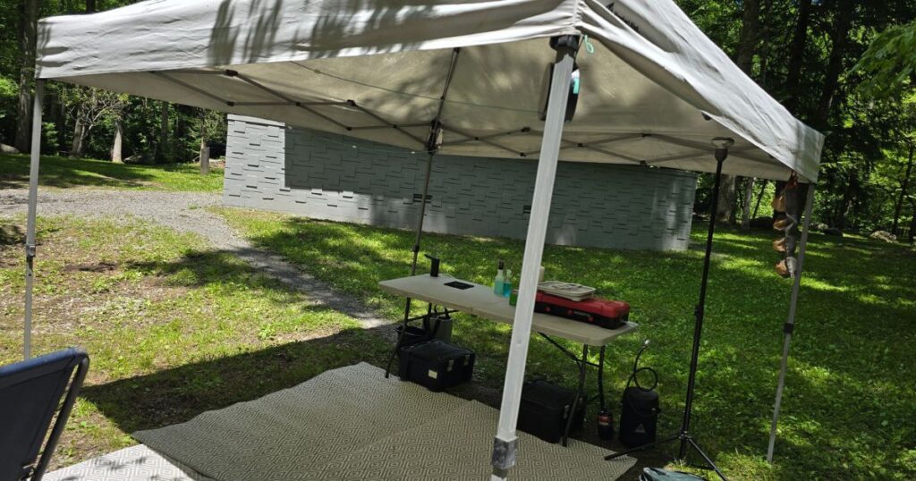 THE BEST CAR CAMPING PORTABLE KITCHEN AND SETUP THIS IS AN IMAGE OF A CAMP KITCHEN