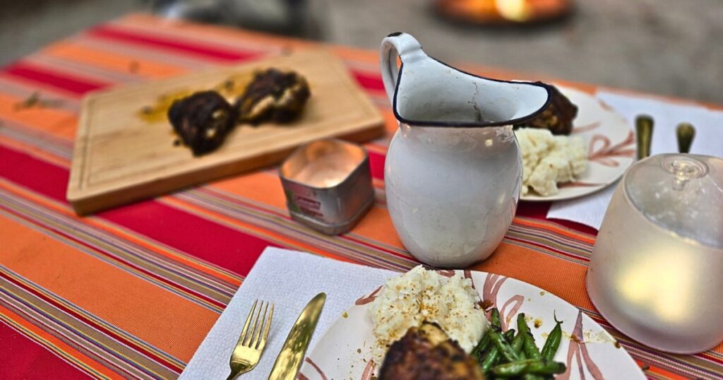 THE BEST CAR CAMPING PORTABLE KITCHEN AND SETUP THIS IS AN IMAGE OF A CAMPING DINNER