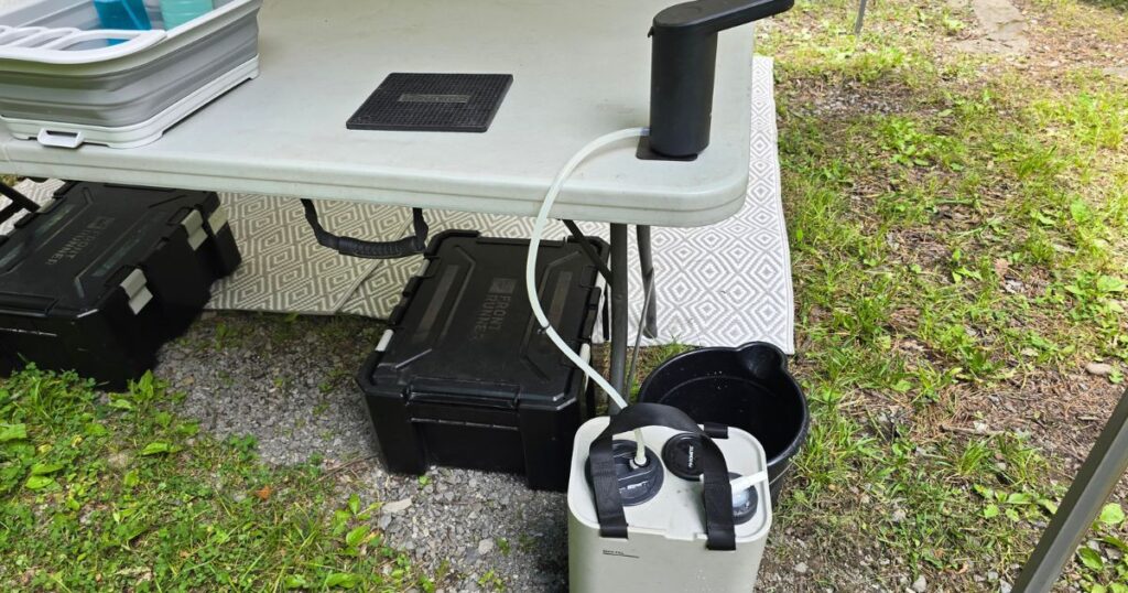THE BEST CAR CAMPING PORTABLE KITCHEN AND SETUP. THIS IS AN IMAGE OF A CAMPING WATER SYSTEM